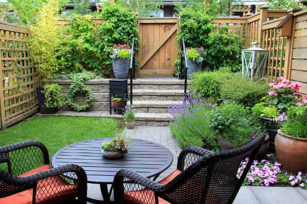 patio view of garden and steps